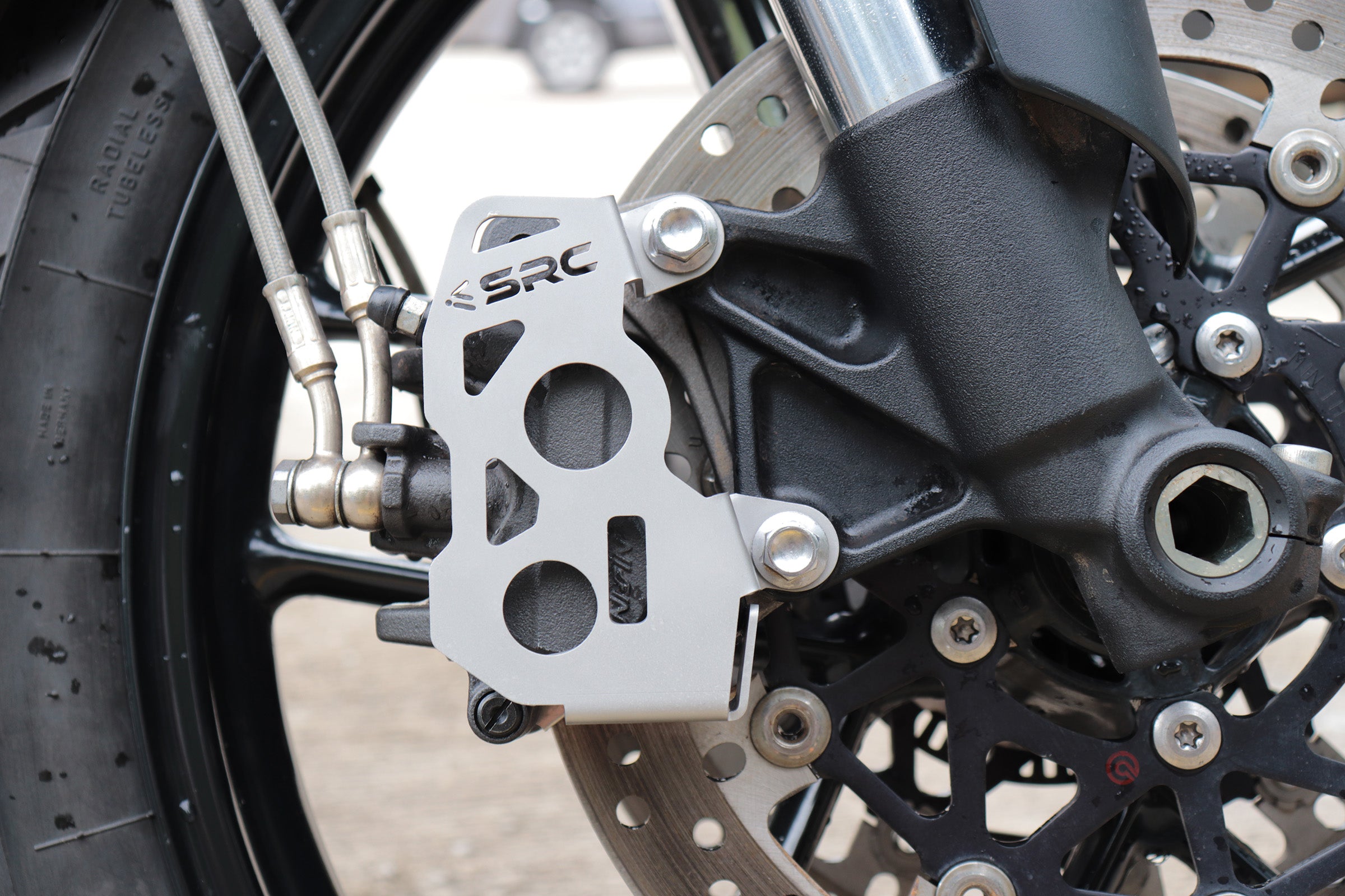 アンティーク ブレーカ SRC Front Caliper Guards - Triumph Tiger 800 XRX / XCX / 2017-2019